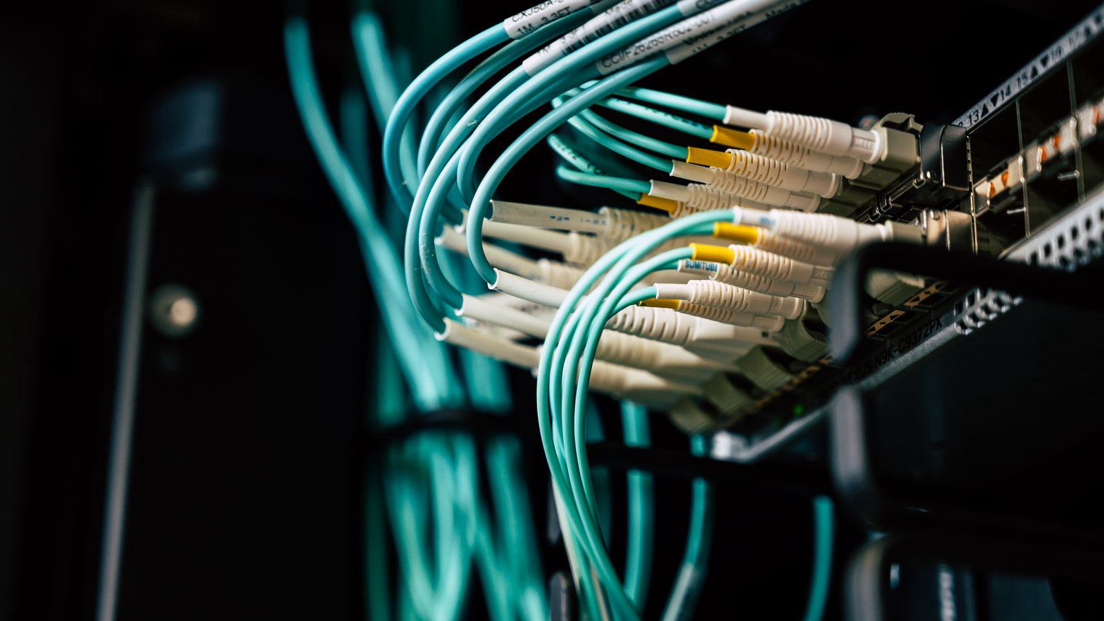 Routing policy: chọn cách trả lời truy vấn